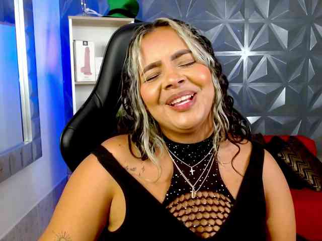 AmarantaRousse webcam