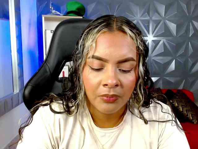 AmarantaRousse webcam
