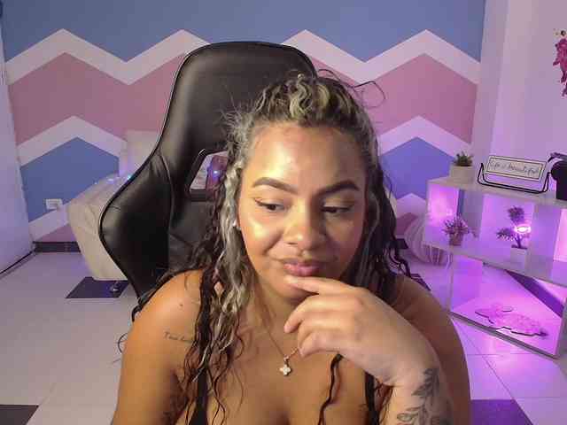 AmarantaRousse webcam