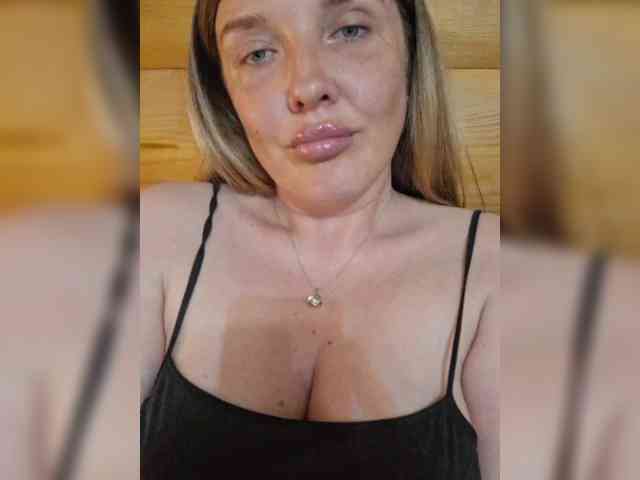 Ilona_300_metrov_ot_vas webcam