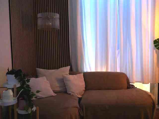 Naomiii18 webcam