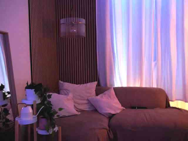 Naomiii18 webcam