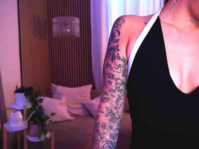 Naomiii18 webcam