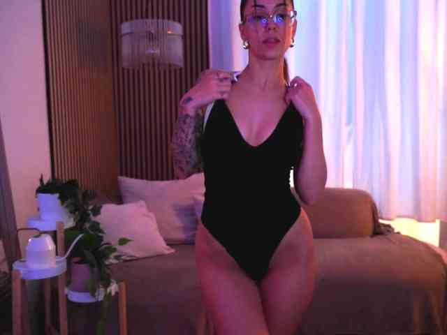 Naomiii18 webcam