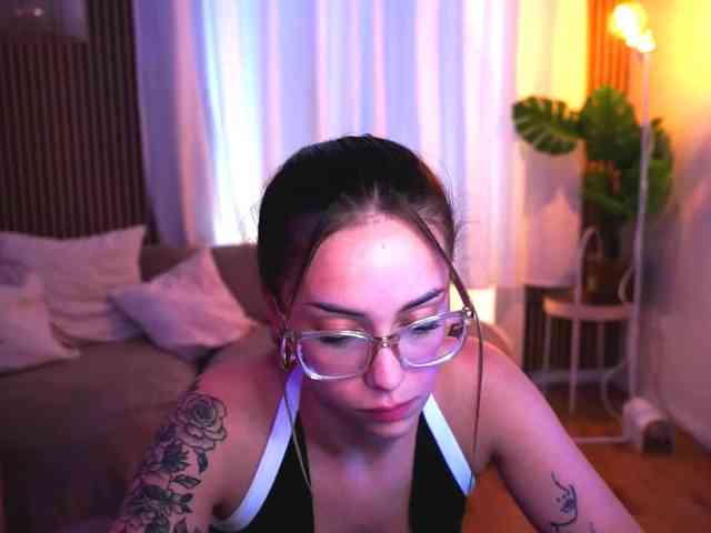 Naomiii18 webcam