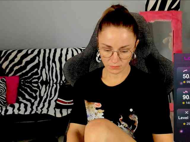 FreyaFindomFitGoddess webcam