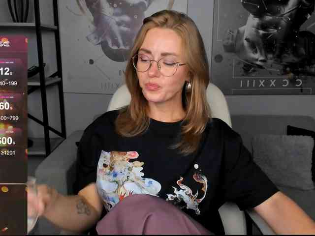 FreyaFindomFitGoddess webcam