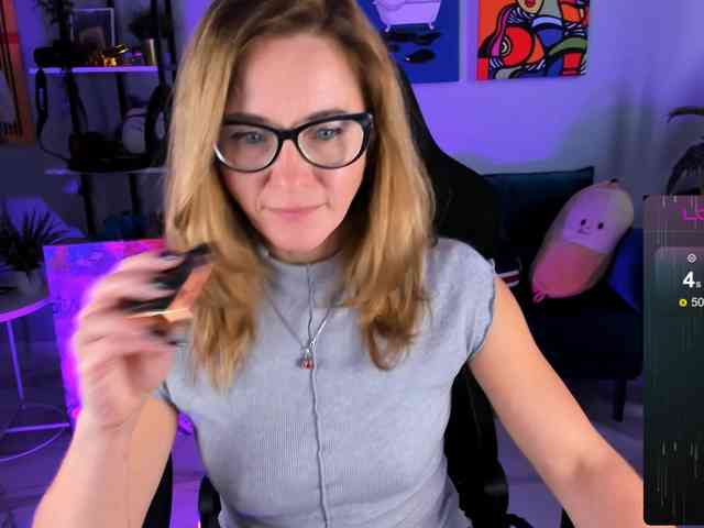 FreyaFindomFitGoddess webcam