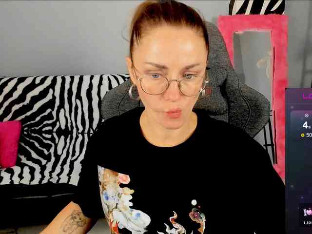 FreyaFindomFitGoddess webcam