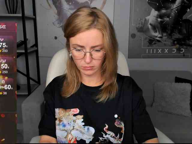 FreyaFindomFitGoddess webcam