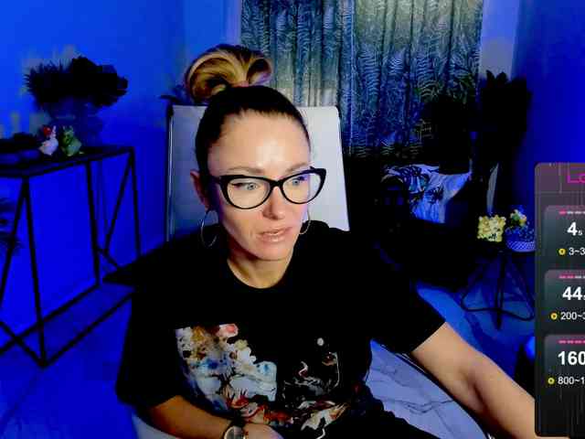 FreyaFindomFitGoddess webcam