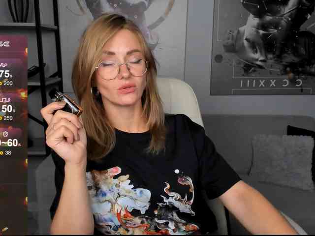 FreyaFindomFitGoddess webcam