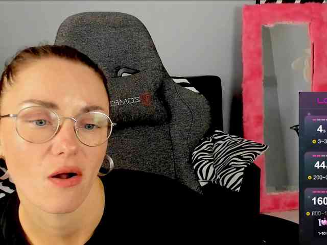 FreyaFindomFitGoddess webcam