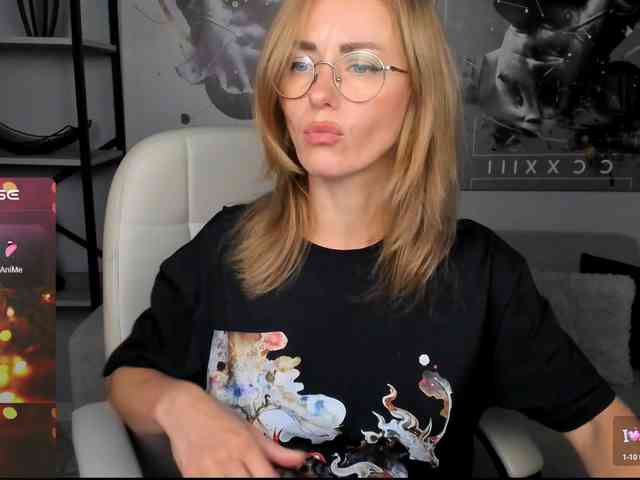 FreyaFindomFitGoddess webcam