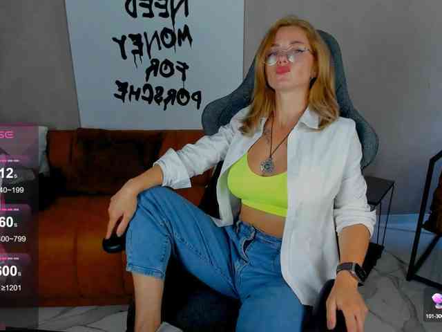 FreyaFindomFitGoddess webcam