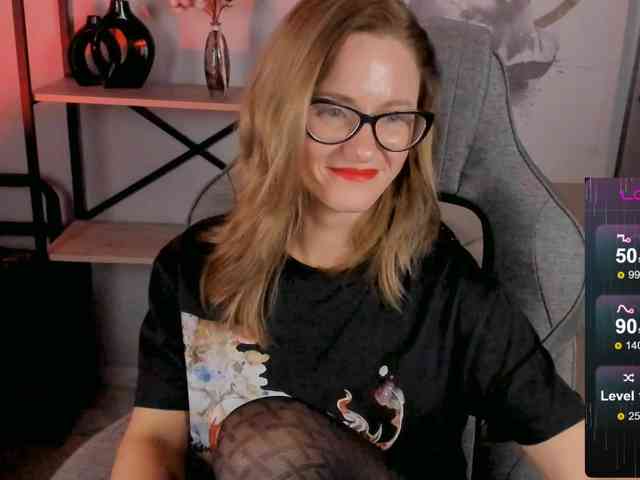 FreyaFindomFitGoddess webcam