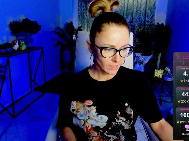 FreyaFindomFitGoddess webcam