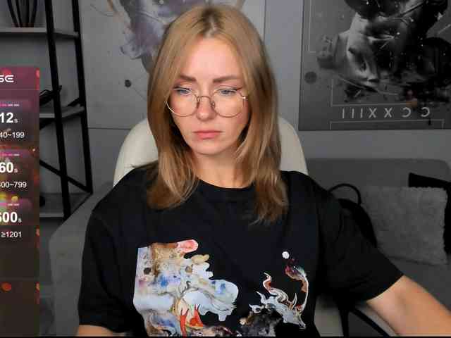 FreyaFindomFitGoddess webcam