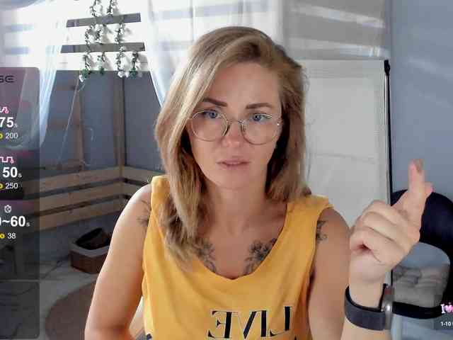 FreyaFindomFitGoddess webcam