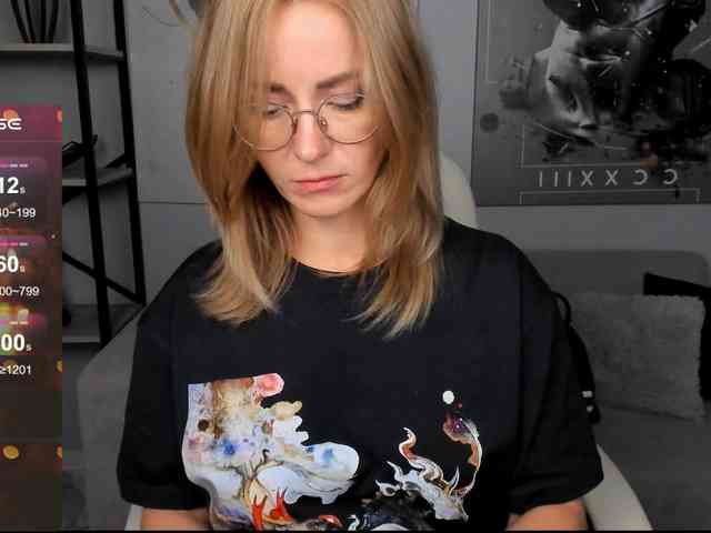 FreyaFindomFitGoddess webcam