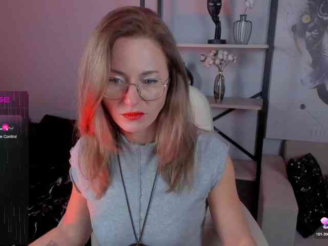 FreyaFindomFitGoddess webcam