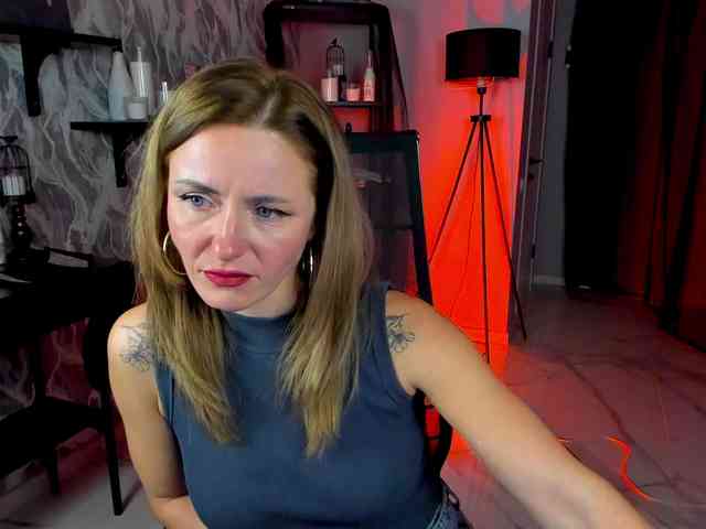 FreyaFindomFitGoddess webcam