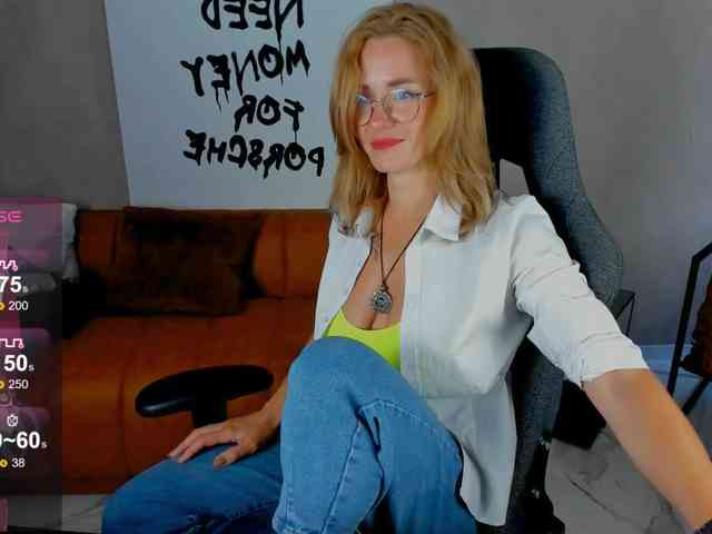 FreyaFindomFitGoddess webcam
