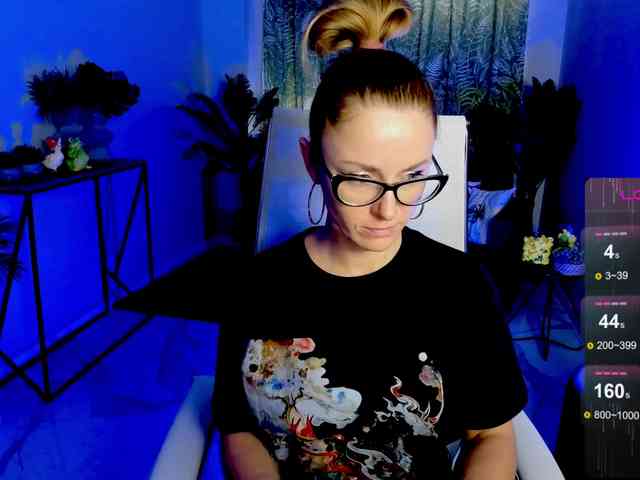 FreyaFindomFitGoddess webcam