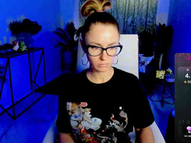 FreyaFindomFitGoddess webcam