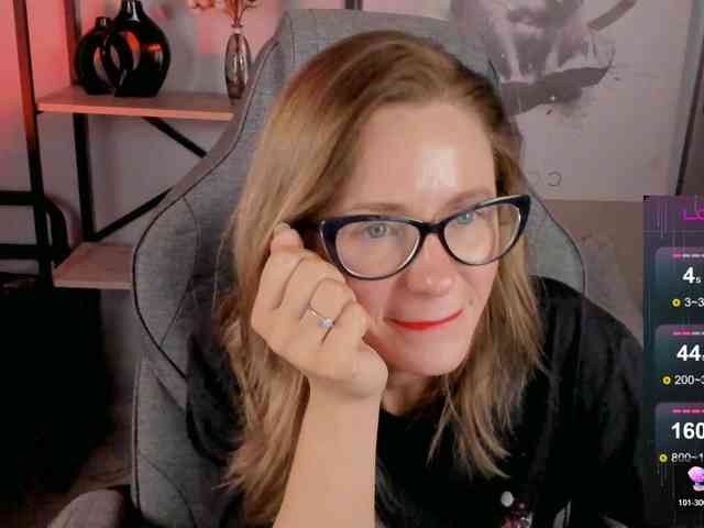 FreyaFindomFitGoddess webcam