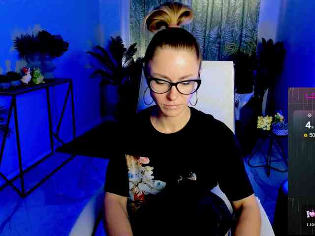 FreyaFindomFitGoddess webcam