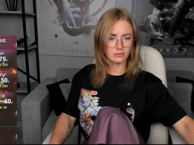 FreyaFindomFitGoddess webcam