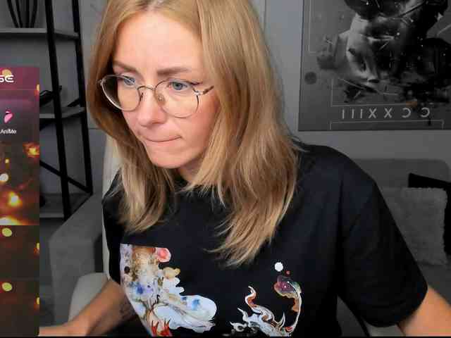 FreyaFindomFitGoddess webcam