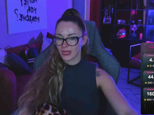 FreyaFindomFitGoddess webcam