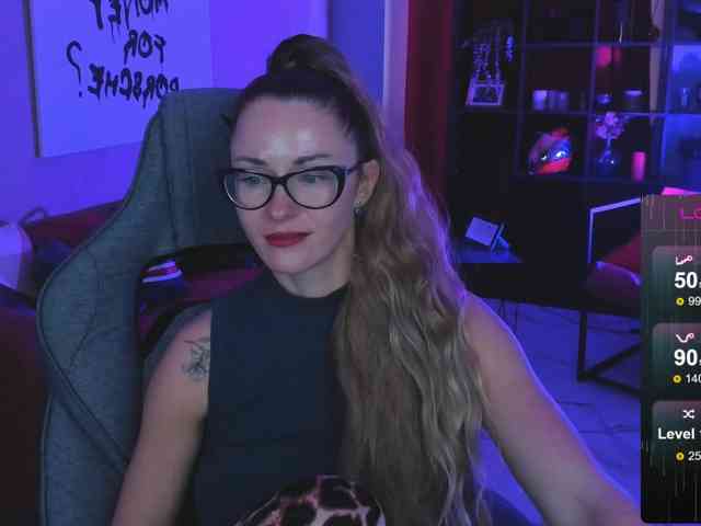 FreyaFindomFitGoddess webcam