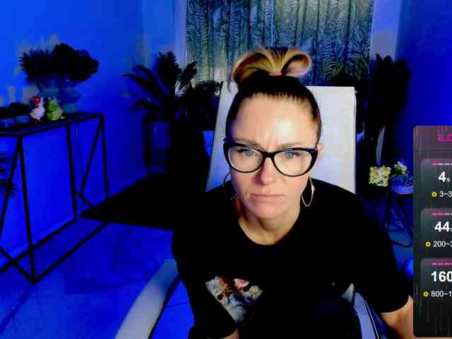 FreyaFindomFitGoddess webcam