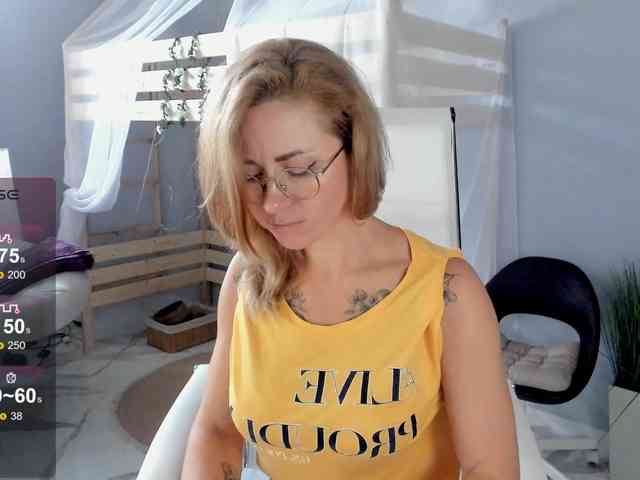 FreyaFindomFitGoddess webcam