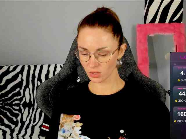 FreyaFindomFitGoddess webcam