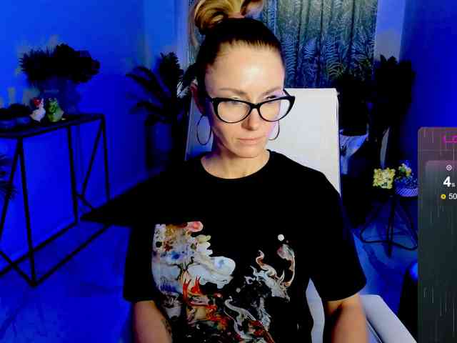 FreyaFindomFitGoddess webcam