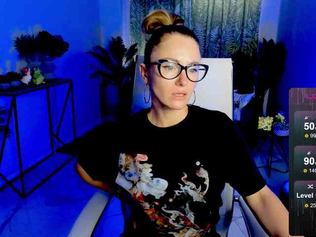 FreyaFindomFitGoddess webcam