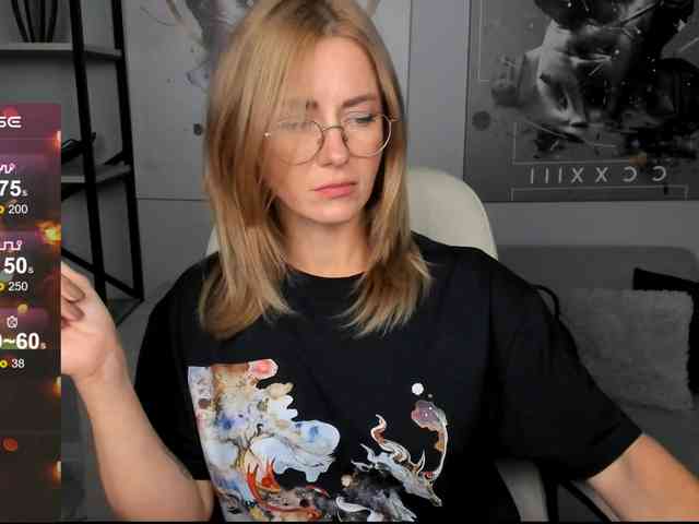 FreyaFindomFitGoddess webcam