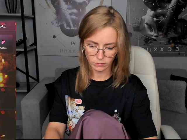 FreyaFindomFitGoddess webcam