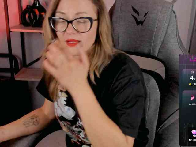 FreyaFindomFitGoddess webcam