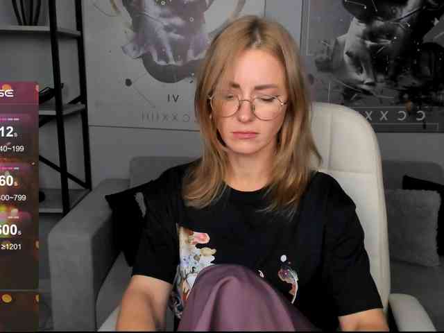 FreyaFindomFitGoddess webcam