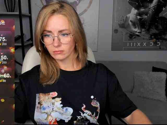 FreyaFindomFitGoddess webcam