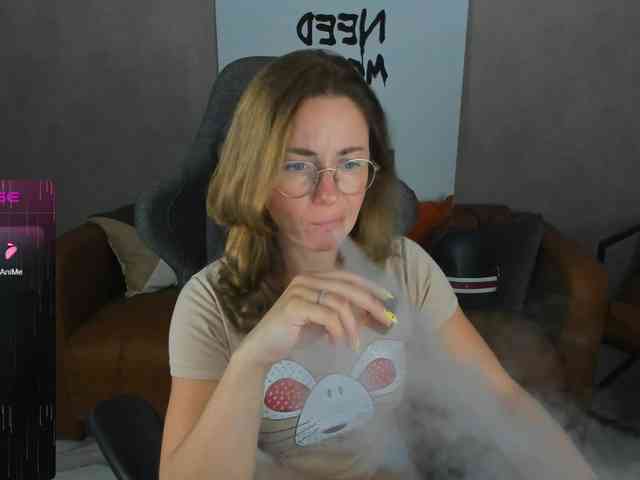FreyaFindomFitGoddess webcam