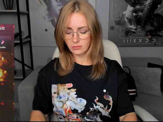 FreyaFindomFitGoddess webcam