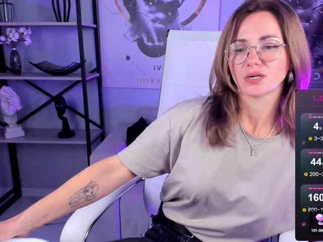 FreyaFindomFitGoddess webcam