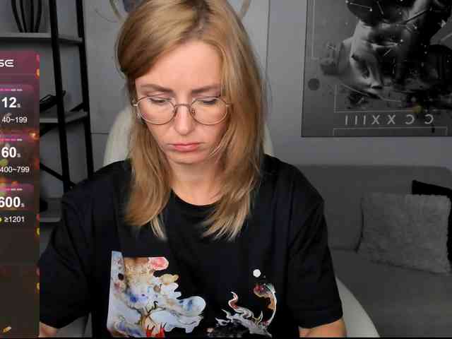 FreyaFindomFitGoddess webcam