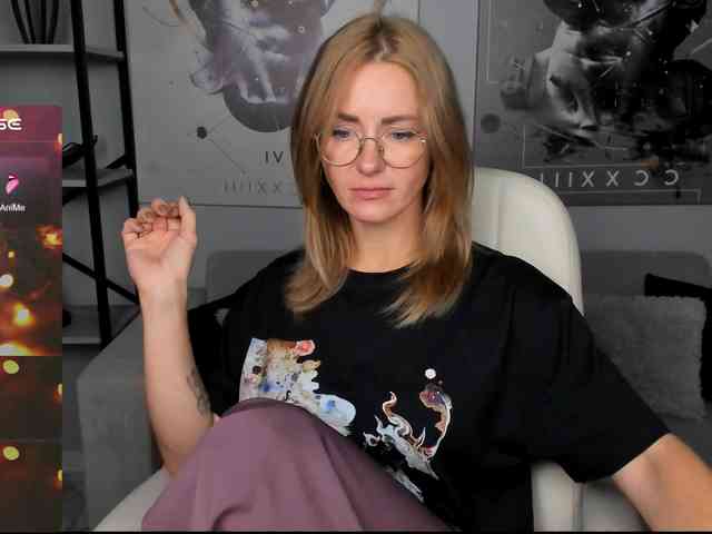 FreyaFindomFitGoddess webcam